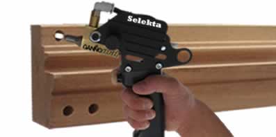 Glue and dowel inserter for window profiles with high pressure pump for D3/D4 glues - GANNOMAT Selekta HD - Features and Benefits
